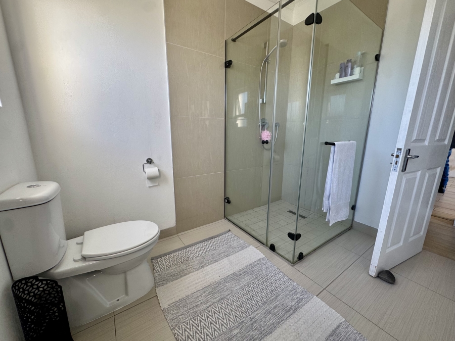 To Let 4 Bedroom Property for Rent in Grotto Bay Western Cape